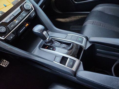 Used 2020 Honda Civic Touring image 12