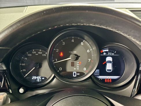 Used 2023 Porsche Macan image 14