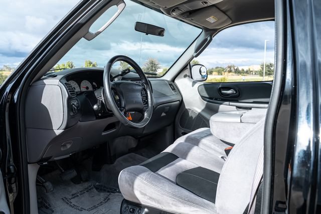 Used 2003 Ford F150 Lightning RWD image 19