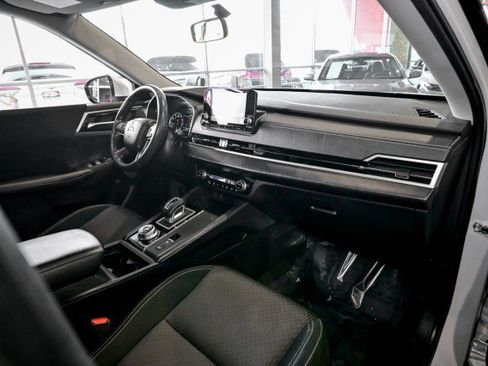 Used 2024 Mitsubishi Outlander ES image 22