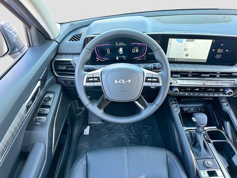 Used 2025 Kia Telluride EX w/ EX Captain's Chair Package image 24