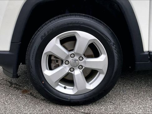 Used 2019 Jeep Compass Latitude w/ Cold Weather Group image 13