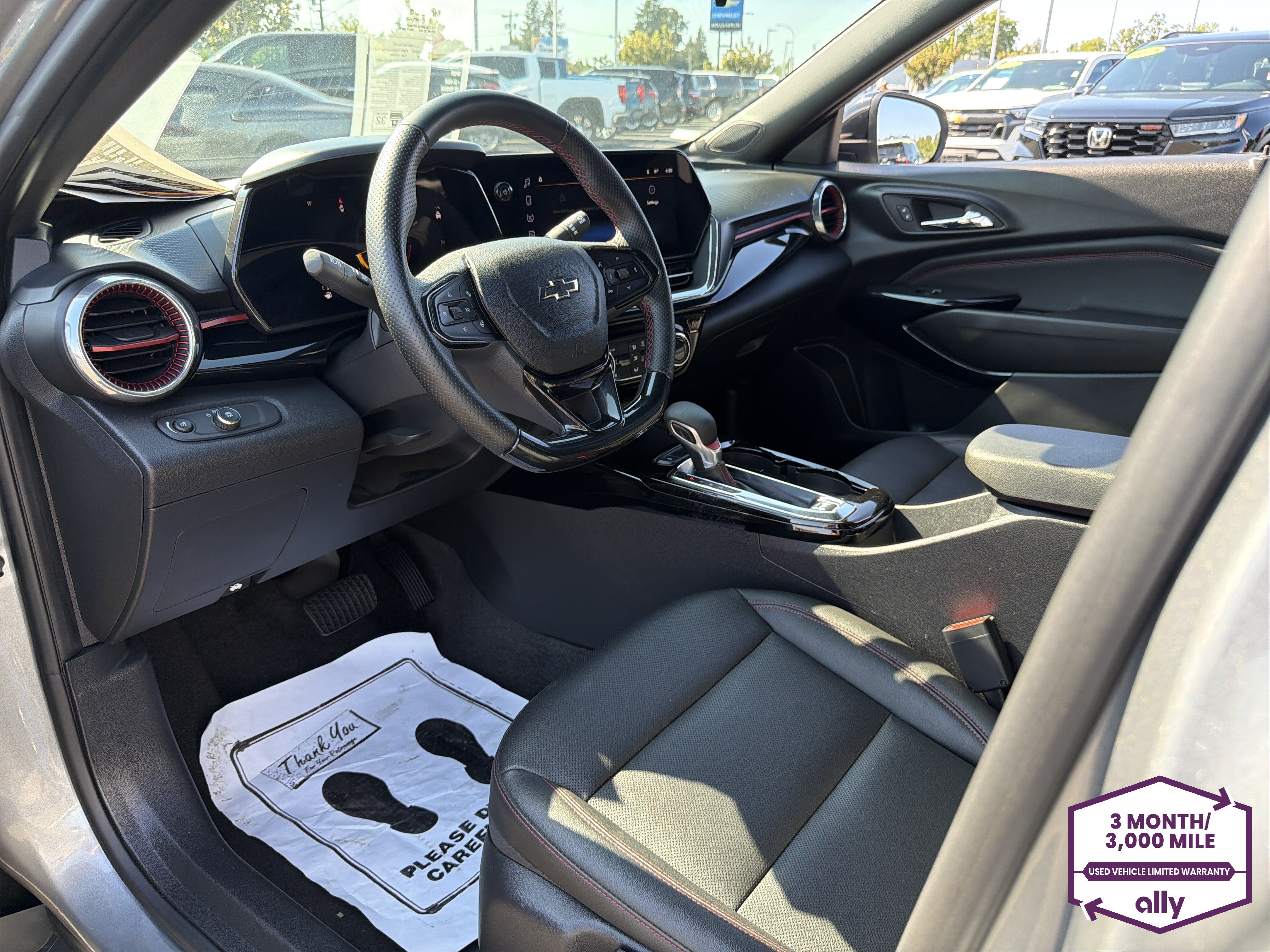 Used 2024 Chevrolet Trax RS FWD image 9