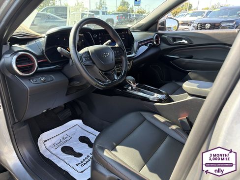 Used 2024 Chevrolet Trax RS FWD image 9