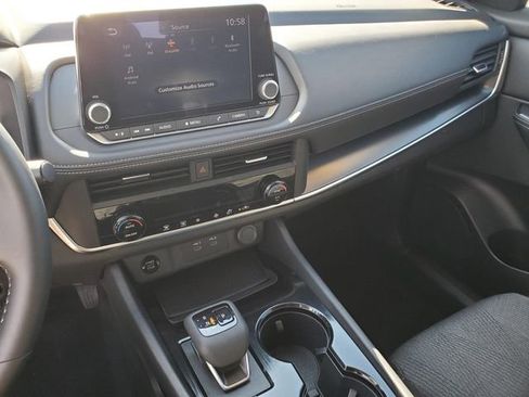 Certified 2025 Nissan Rogue SV image 22