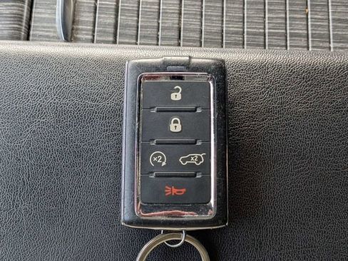 Used 2023 Jeep Wagoneer L Series III RWD image 30