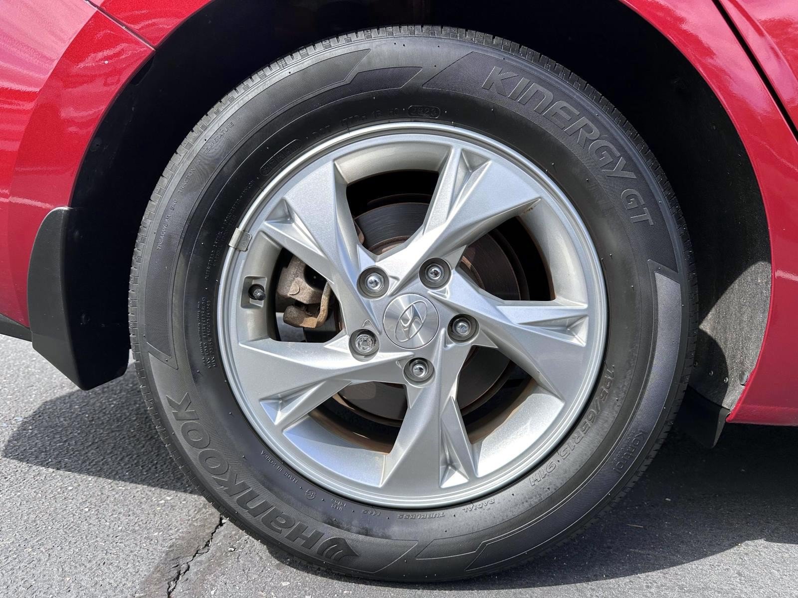 Used 2023 Hyundai Elantra SE FWD image 6