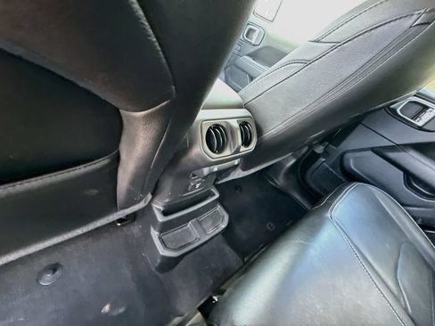 Used 2023 Jeep Wrangler Unlimited Sahara AWD/4WD image 27