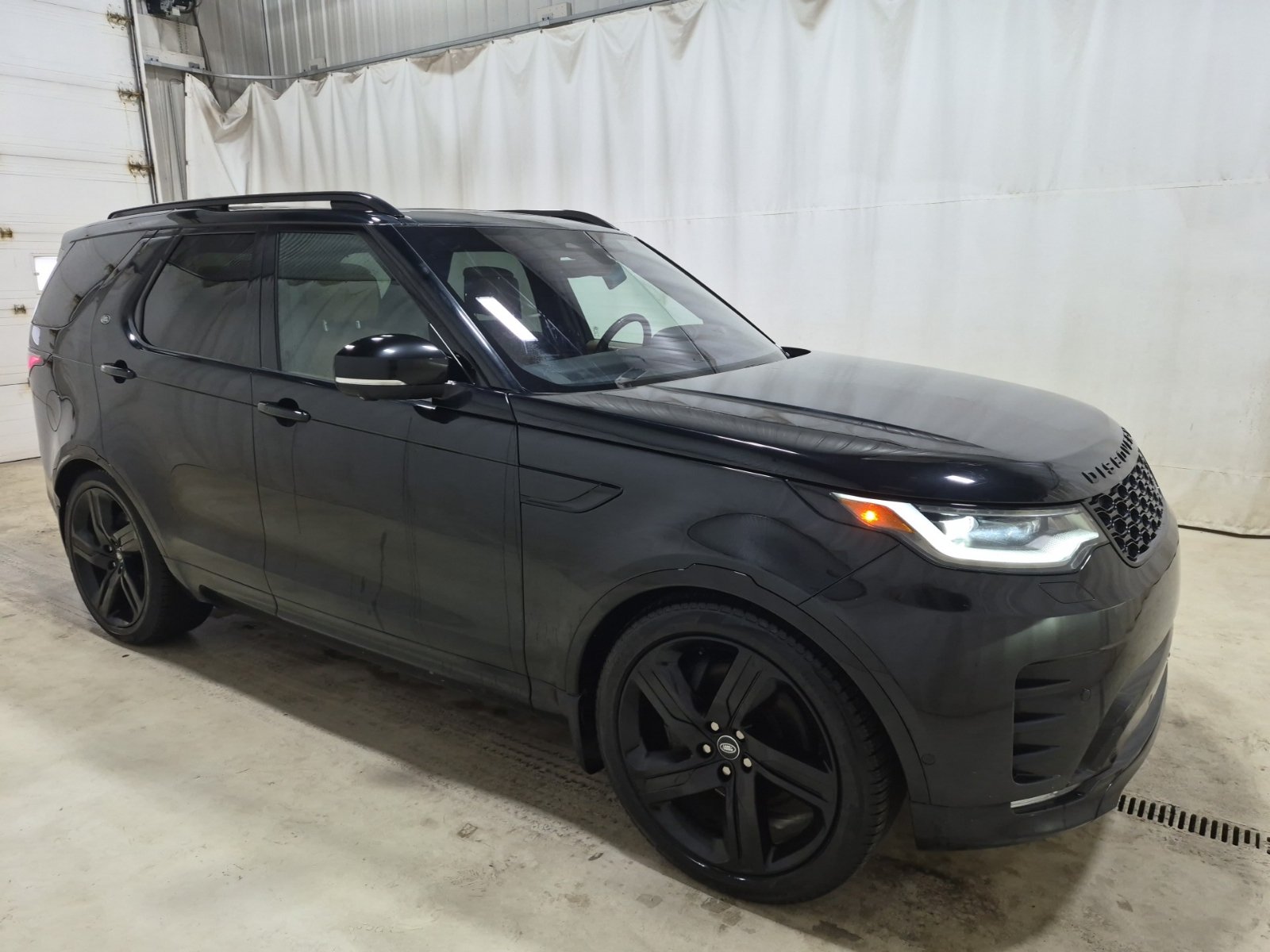 Used 2023 Land Rover Discovery HSE R-Dynamic AWD/4WD image 6