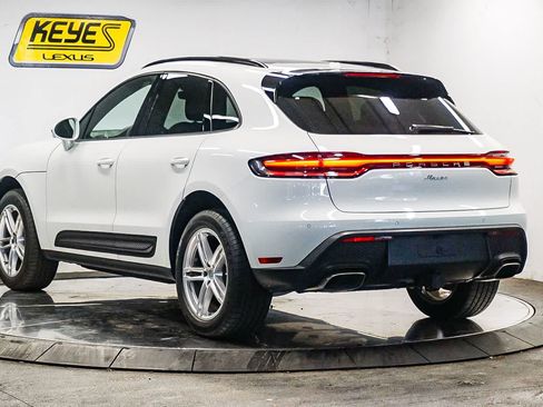 Used 2025 Porsche Macan AWD/4WD image 2