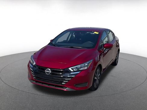 Used 2025 Nissan Versa SV image 4