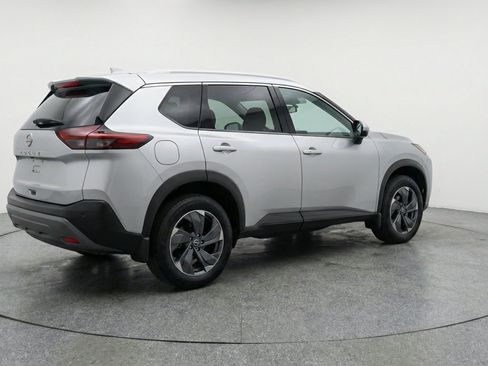 Used 2025 Nissan Rogue SV FWD image 9