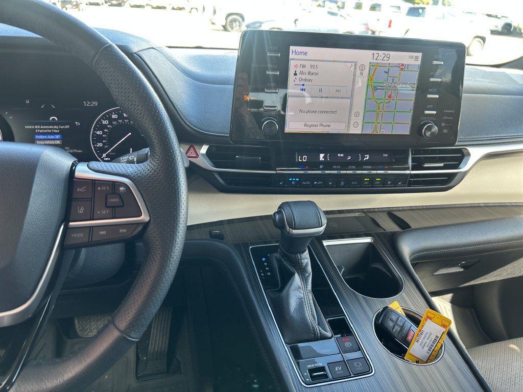 Certified 2022 Toyota Sienna Limited AWD/4WD image 13