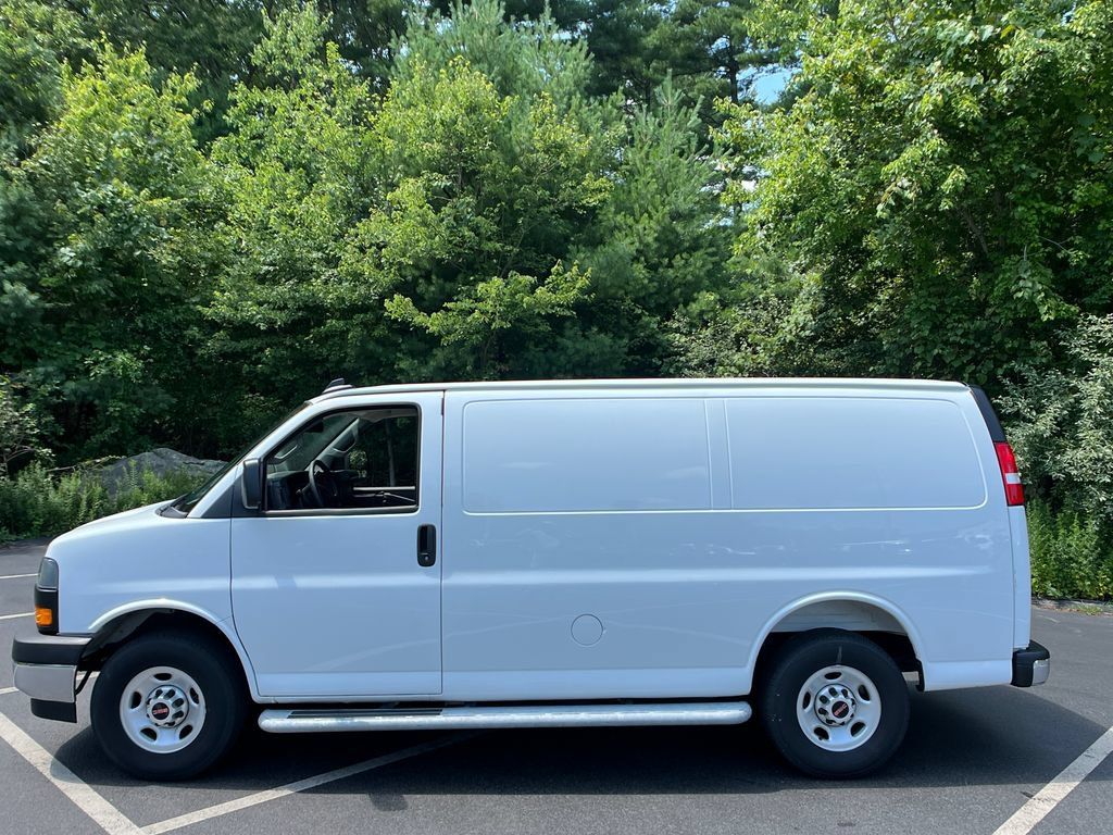 Used 2025 GMC Savana 2500 w/ Driver Convenience Package RWD image 2