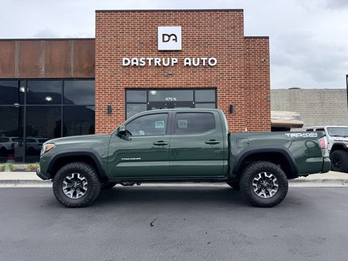 Used 2021 Toyota Tacoma TRD Off-Road w/ Technology Package AWD/4WD image 4