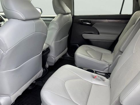Used 2022 Toyota Highlander Limited image 5