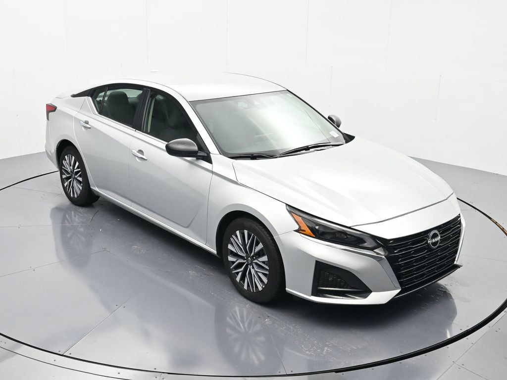 Certified 2025 Nissan Altima 2.5 SV FWD image 30