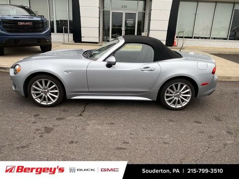 Used 2018 FIAT 124 Spider Lusso w/ Convenience Group RWD image 2
