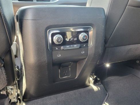 Used 2023 GMC Yukon XL SLT w/ SLT Premium Package RWD image 29