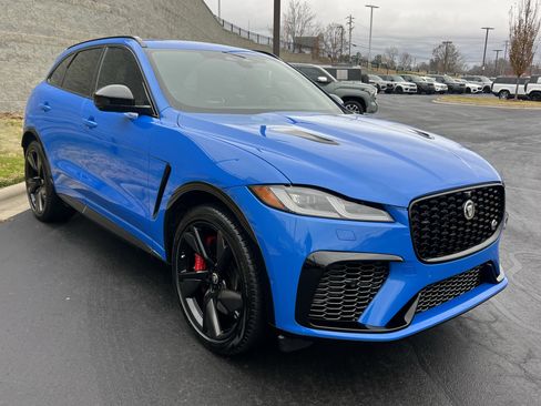 Certified 2024 Jaguar F-PACE SVR image 9