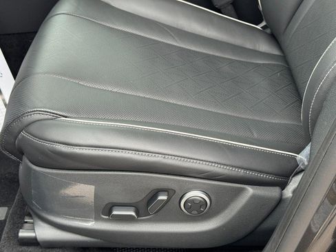 Used 2026 Genesis GV80 2.5T Advanced image 25