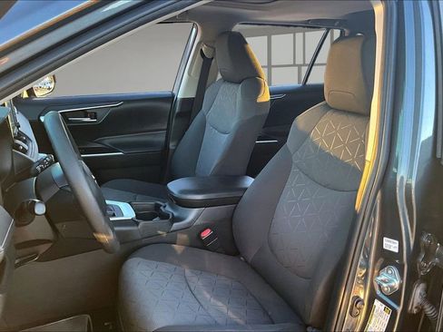 Used 2021 Toyota RAV4 XLE w/ Convenience Package image 21