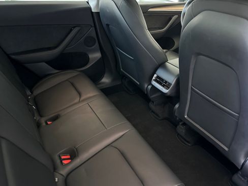 Used 2023 Tesla Model Y 2WD image 28