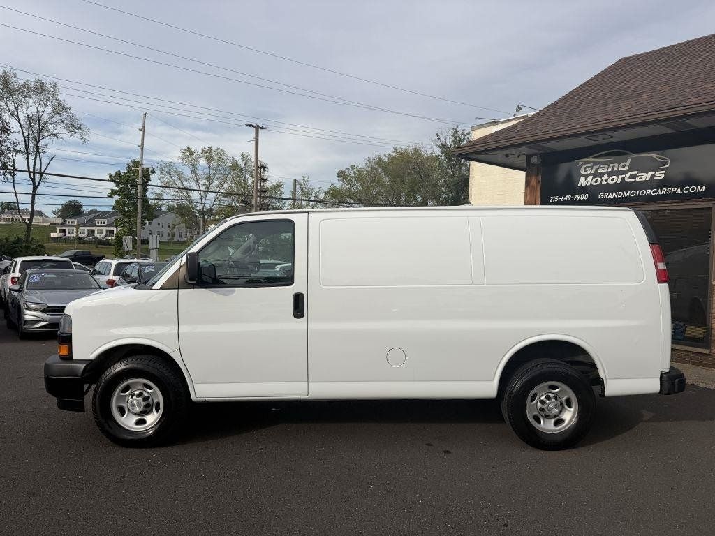 Used 2021 Chevrolet Express 2500 w/ Driver Convenience Package RWD image 2
