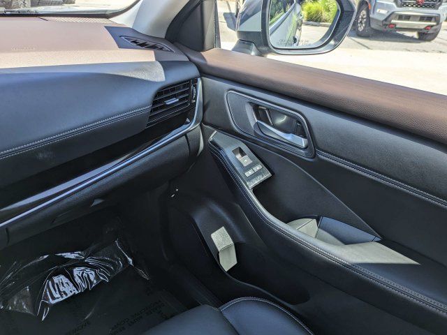 Used 2023 Nissan Rogue SL FWD image 18