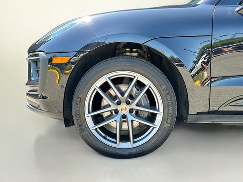 Certified 2023 Porsche Macan AWD/4WD image 33