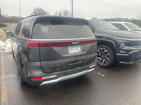 Used 2022 Kia Carnival SX Prestige image 18