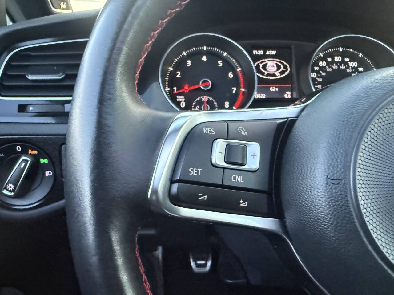 Used 2017 Volkswagen GTI SE FWD image 22