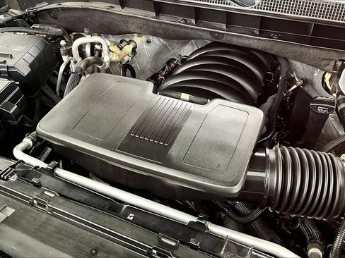 Used 2024 Chevrolet Tahoe Z71 w/ Luxury Package image 35