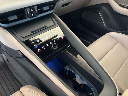 Used 2024 Porsche Macan Turbo Electric image 22