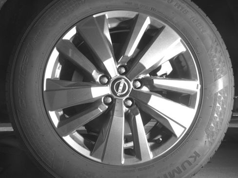 Used 2025 Nissan Pathfinder SV image 14