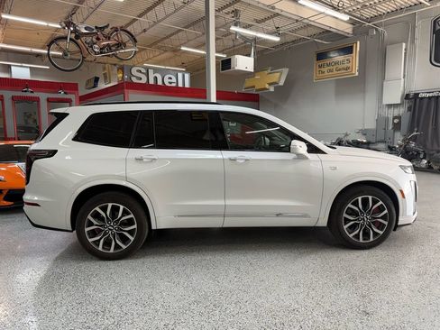Used 2025 Cadillac XT6 Sport w/ LPO, Floor Liner Package AWD/4WD image 6