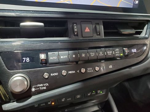 Used 2022 Lexus ES 300h Ultra Luxury w/ Accessory Package 2 image 35