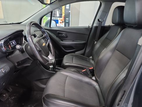 Used 2022 Chevrolet Trax LT w/ Driver Confidence Package image 9