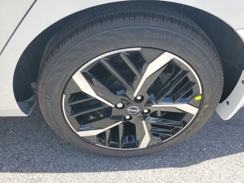 New 2025 Nissan Versa SR w/ Trunk Package image 7