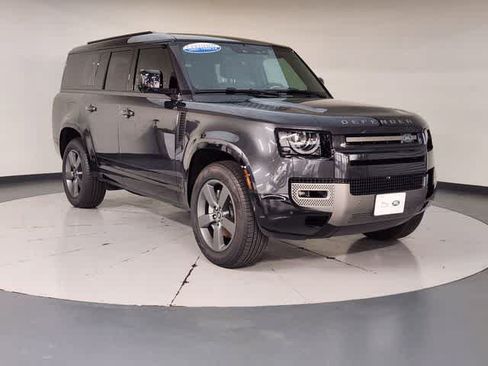 Used 2025 Land Rover Defender 130 X-Dynamic SE AWD/4WD image 10