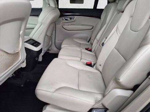 Used 2019 Volvo XC90 T5 Momentum w/ Multimedia Package AWD/4WD image 18