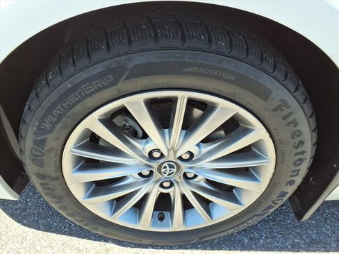 Used 2018 Toyota Avalon Limited w/ All Weather Liner Package FWD image 9