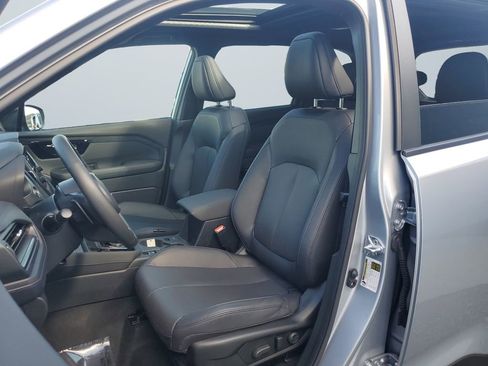 Used 2025 Subaru Forester Limited image 9