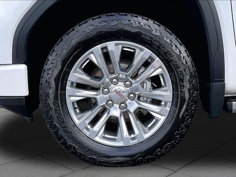 Used 2023 GMC Sierra 1500 Denali w/ Technology Package AWD/4WD image 11