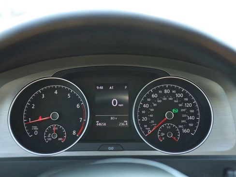 Used 2016 Volkswagen Golf SE image 16