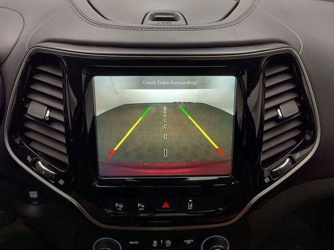 Used 2019 Jeep Cherokee Overland w/ Technology Group image 26