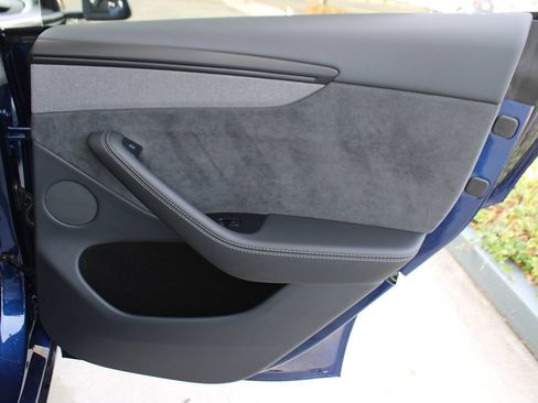 Used 2026 Tesla Model Y Long Range AWD/4WD image 42