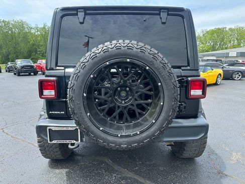 Used 2021 Jeep Wrangler Unlimited Sahara AWD/4WD image 4