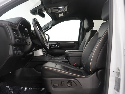 Used 2024 Chevrolet Tahoe Premier AWD/4WD image 25