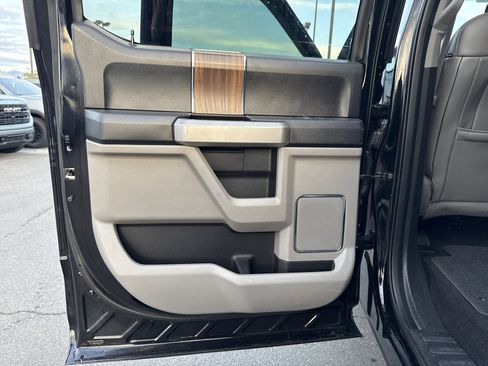 Used 2017 Ford F150 Lariat image 13